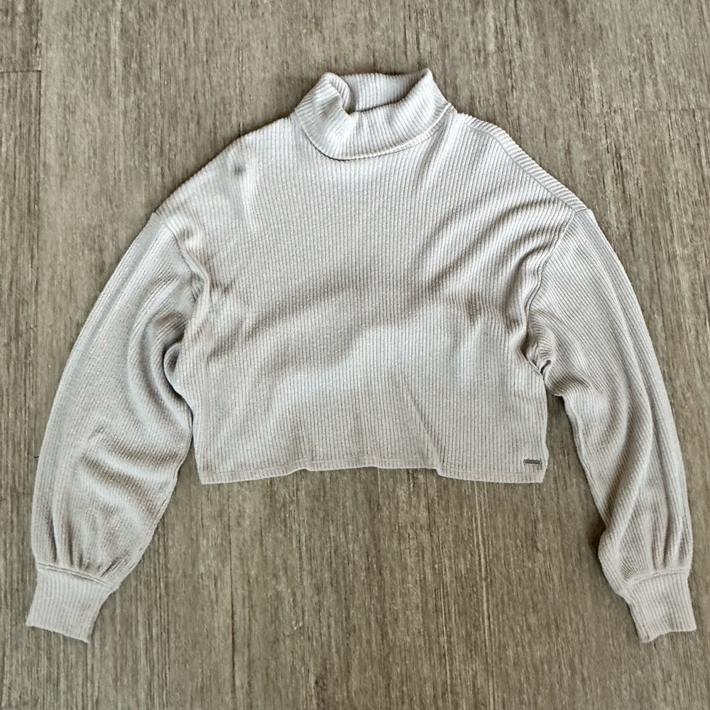 Hollister Women’s Cropped Turtleneck Sweater